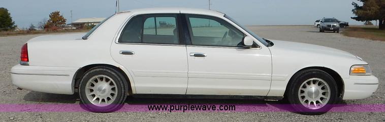 image for item L3530 2002 Ford Crown Victoria