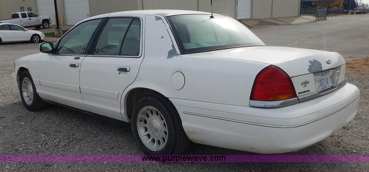 image for item L3530 2002 Ford Crown Victoria