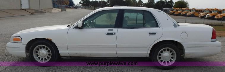 image for item L3530 2002 Ford Crown Victoria