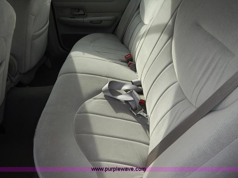 image for item L3530 2002 Ford Crown Victoria