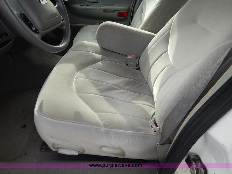image for item L3530 2002 Ford Crown Victoria