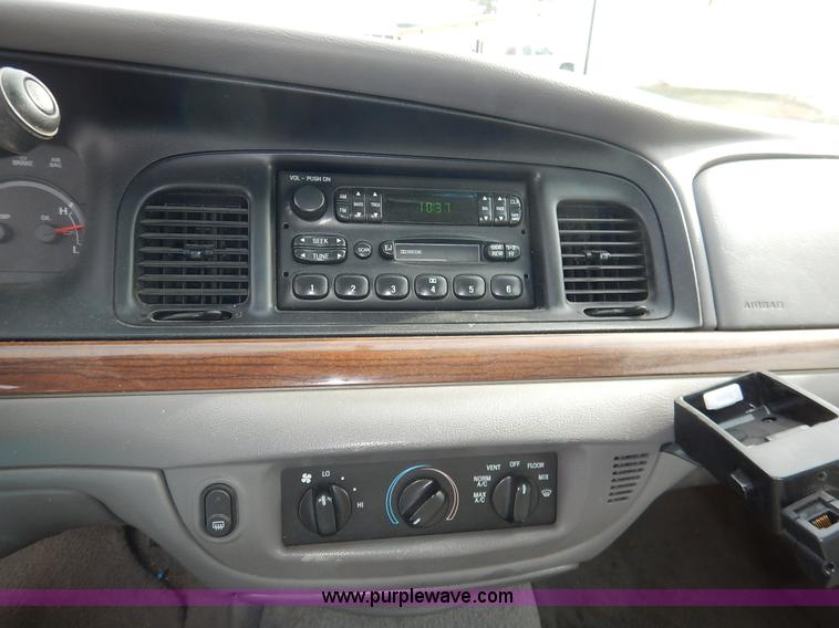 image for item L3530 2002 Ford Crown Victoria