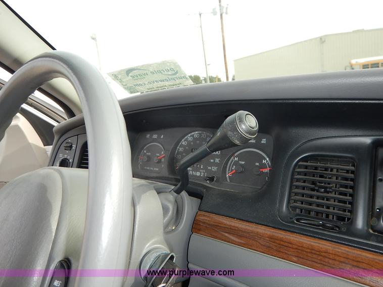 image for item L3530 2002 Ford Crown Victoria