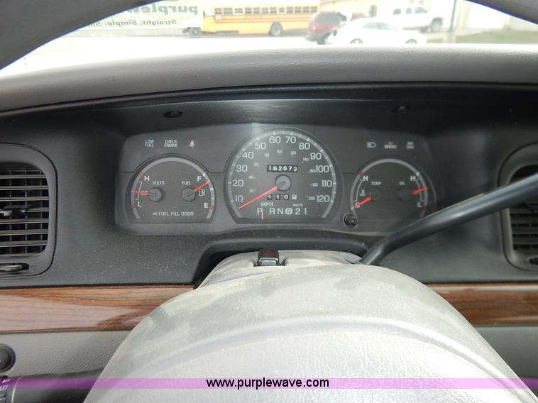 image for item L3530 2002 Ford Crown Victoria