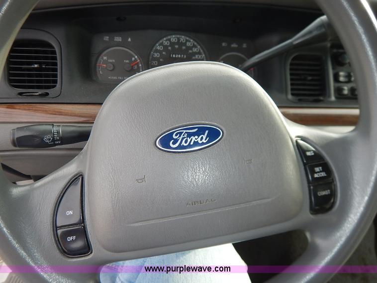 image for item L3530 2002 Ford Crown Victoria