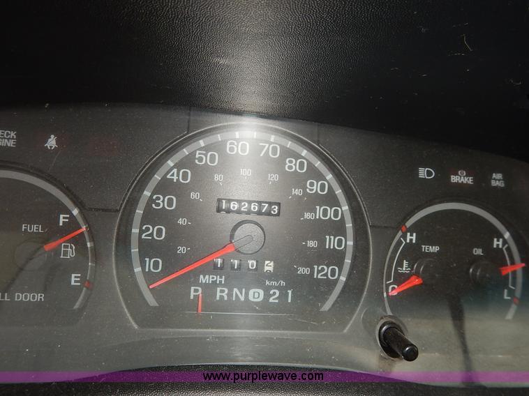 image for item L3530 2002 Ford Crown Victoria