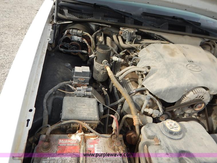 image for item L3530 2002 Ford Crown Victoria