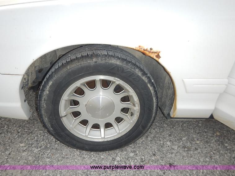 image for item L3530 2002 Ford Crown Victoria