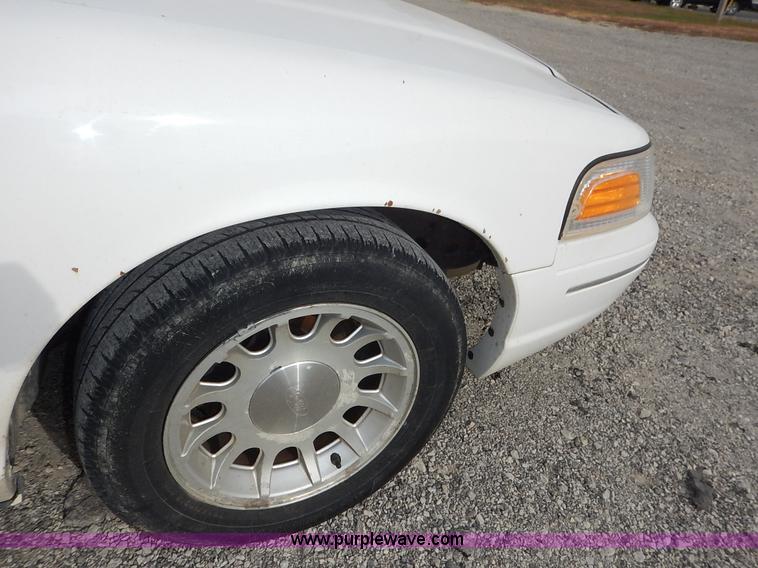 image for item L3530 2002 Ford Crown Victoria