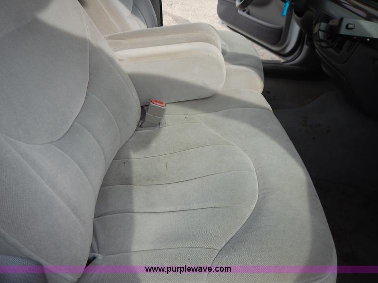 image for item L3530 2002 Ford Crown Victoria