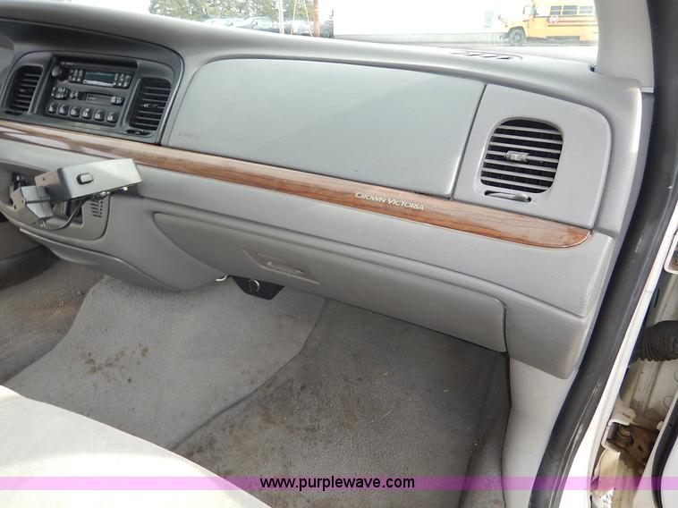 image for item L3530 2002 Ford Crown Victoria