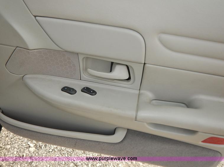 image for item L3530 2002 Ford Crown Victoria