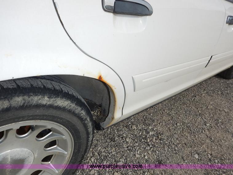 image for item L3530 2002 Ford Crown Victoria