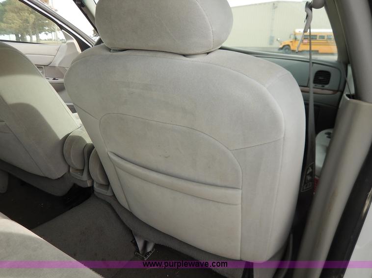 image for item L3530 2002 Ford Crown Victoria