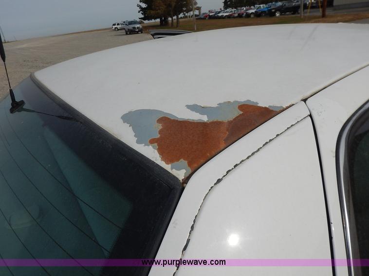 image for item L3530 2002 Ford Crown Victoria