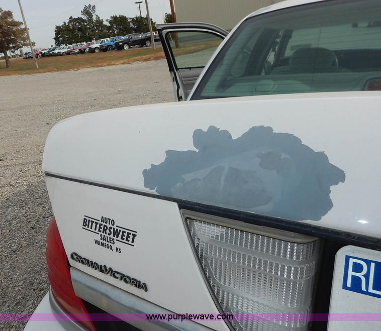 image for item L3530 2002 Ford Crown Victoria