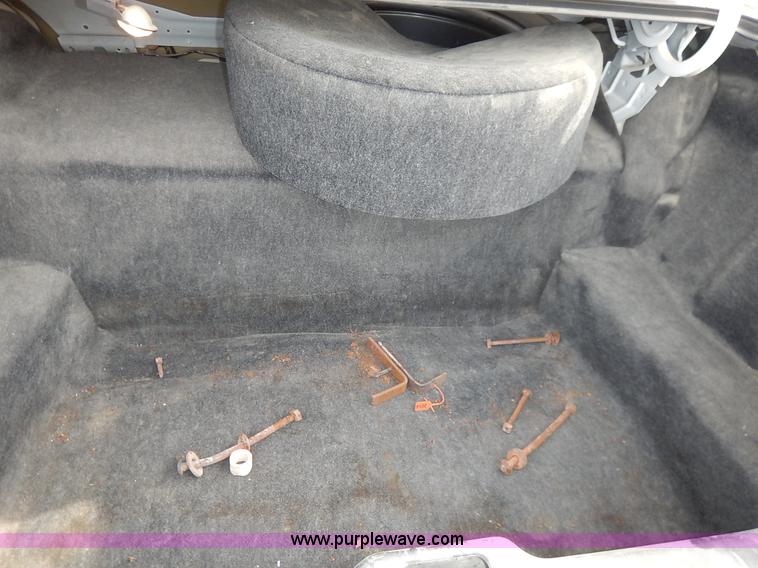 image for item L3530 2002 Ford Crown Victoria