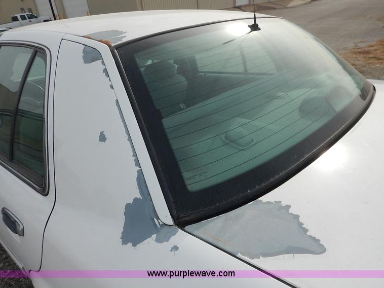 image for item L3530 2002 Ford Crown Victoria