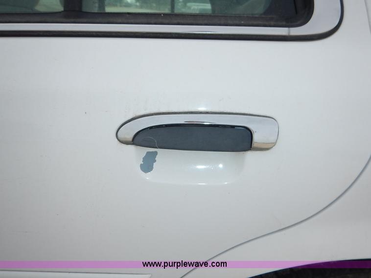 image for item L3530 2002 Ford Crown Victoria