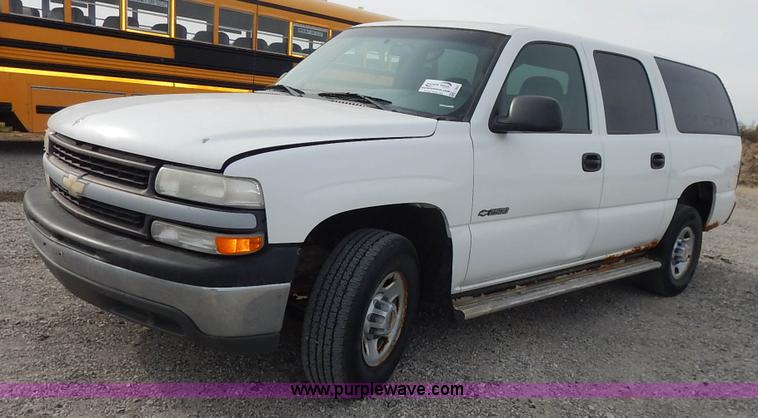 image for item L3531 2000 Chevrolet Suburban C2500 SUV