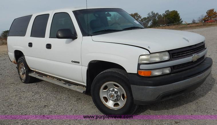 image for item L3531 2000 Chevrolet Suburban C2500 SUV