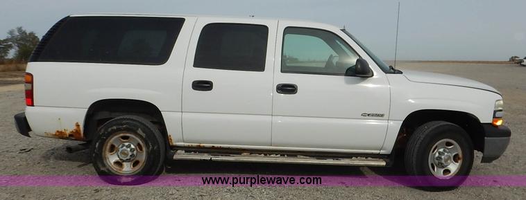 image for item L3531 2000 Chevrolet Suburban C2500 SUV
