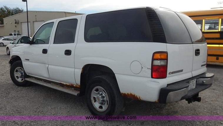 image for item L3531 2000 Chevrolet Suburban C2500 SUV