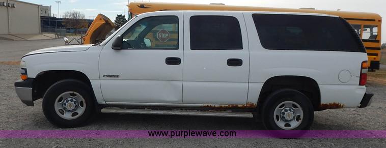 image for item L3531 2000 Chevrolet Suburban C2500 SUV