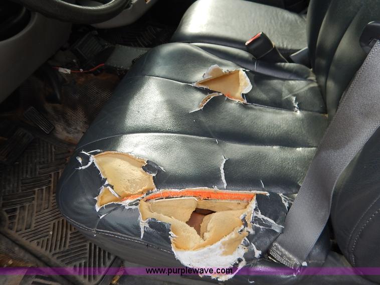 image for item L3531 2000 Chevrolet Suburban C2500 SUV