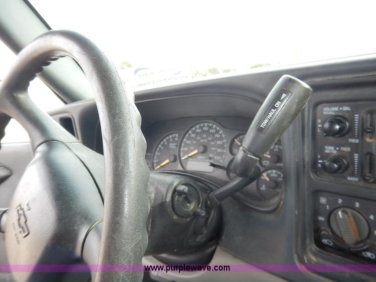 image for item L3531 2000 Chevrolet Suburban C2500 SUV