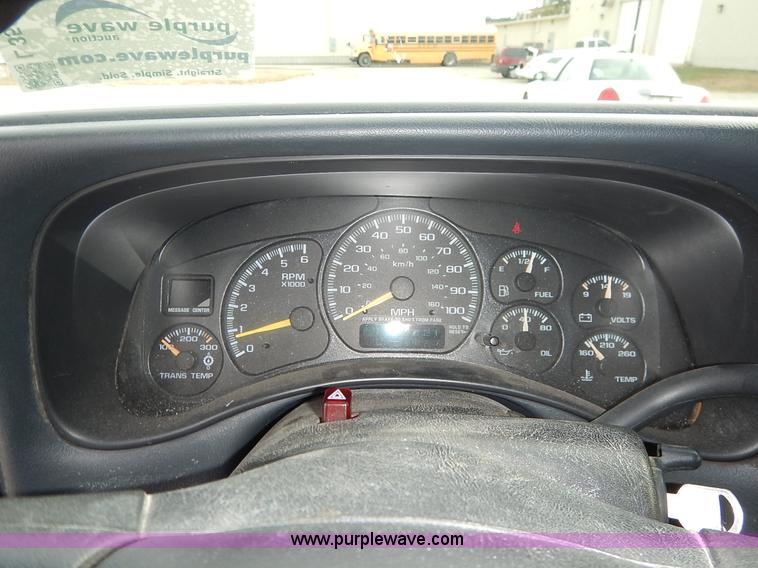 image for item L3531 2000 Chevrolet Suburban C2500 SUV