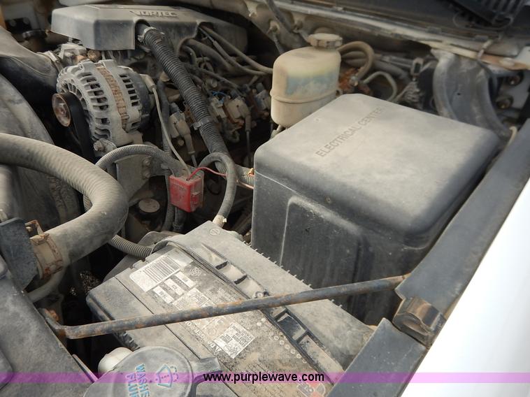 image for item L3531 2000 Chevrolet Suburban C2500 SUV