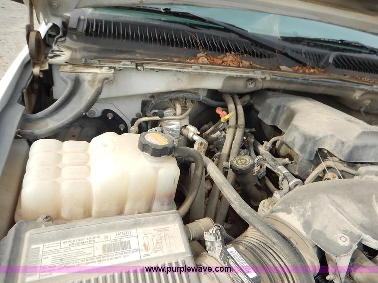 image for item L3531 2000 Chevrolet Suburban C2500 SUV