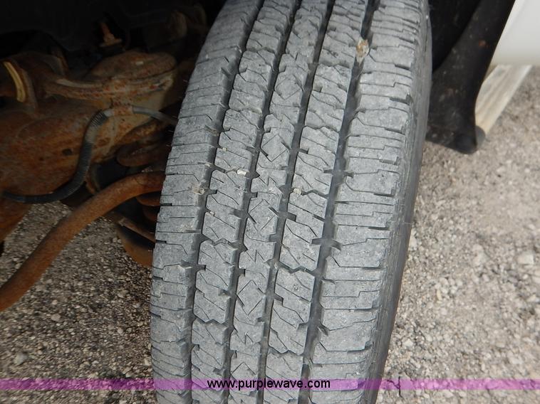 image for item L3531 2000 Chevrolet Suburban C2500 SUV