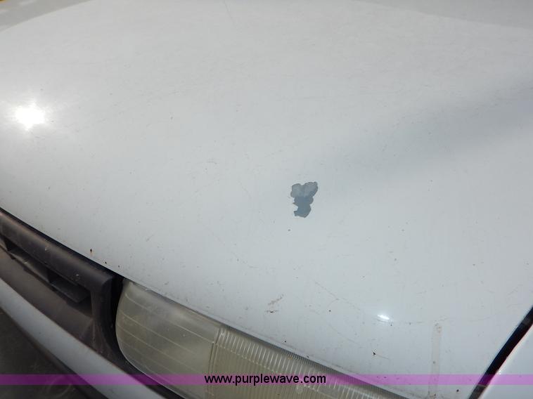 image for item L3531 2000 Chevrolet Suburban C2500 SUV