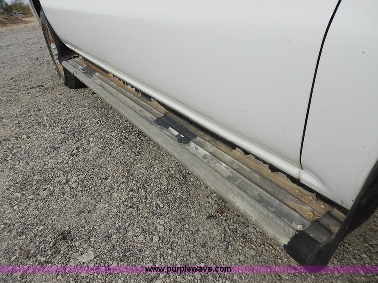 image for item L3531 2000 Chevrolet Suburban C2500 SUV