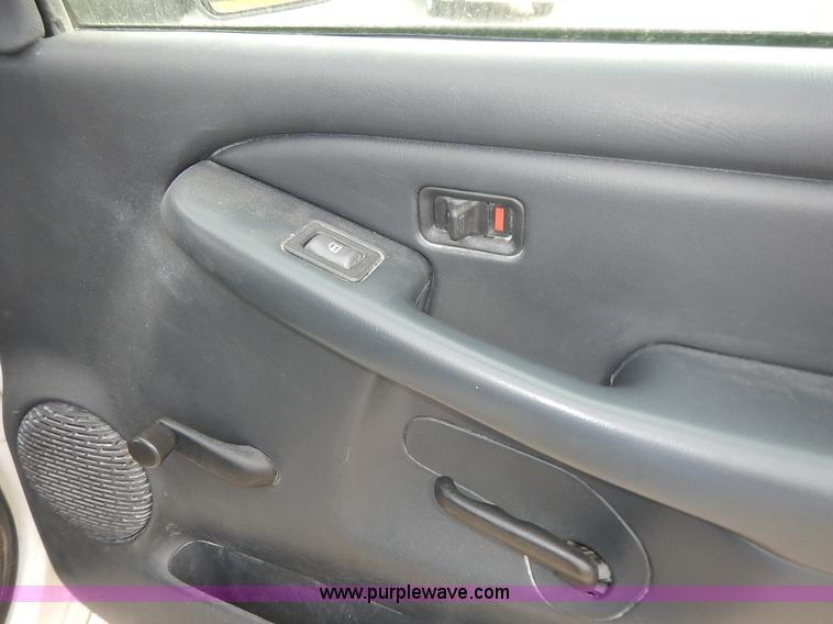 image for item L3531 2000 Chevrolet Suburban C2500 SUV