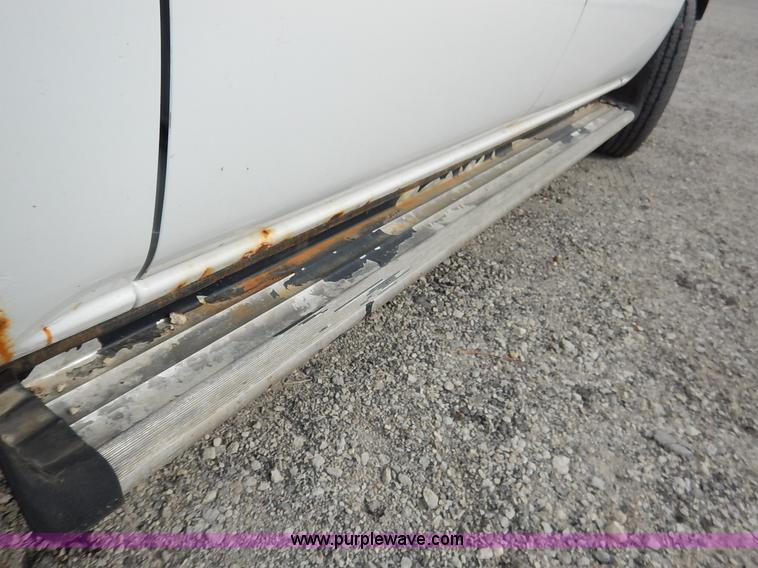 image for item L3531 2000 Chevrolet Suburban C2500 SUV