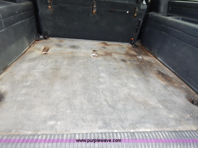 image for item L3531 2000 Chevrolet Suburban C2500 SUV