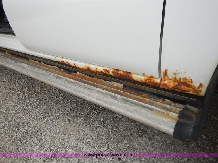 image for item L3531 2000 Chevrolet Suburban C2500 SUV