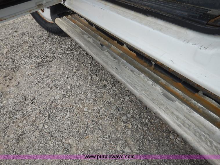 image for item L3531 2000 Chevrolet Suburban C2500 SUV