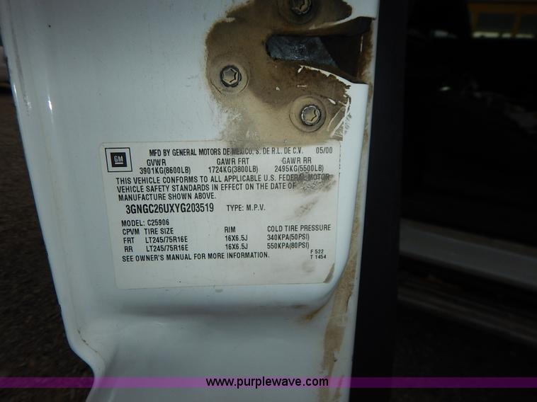 image for item L3531 2000 Chevrolet Suburban C2500 SUV