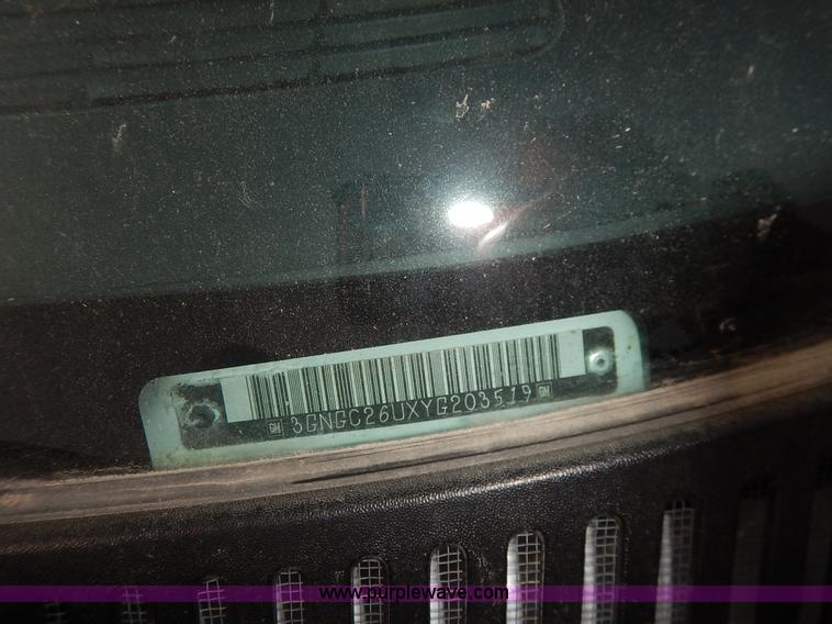 image for item L3531 2000 Chevrolet Suburban C2500 SUV