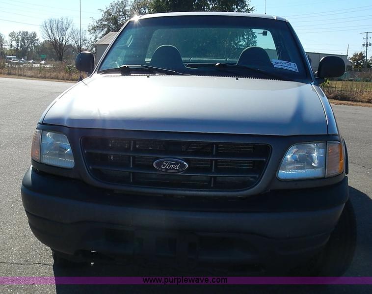 image for item L3538 2003 Ford F150 XL pickup truck