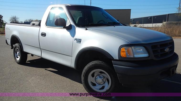 image for item L3538 2003 Ford F150 XL pickup truck