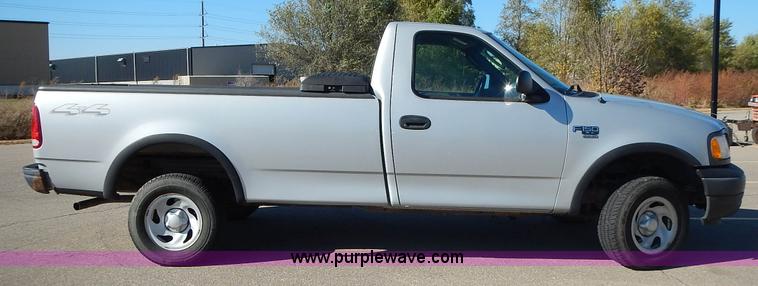 image for item L3538 2003 Ford F150 XL pickup truck