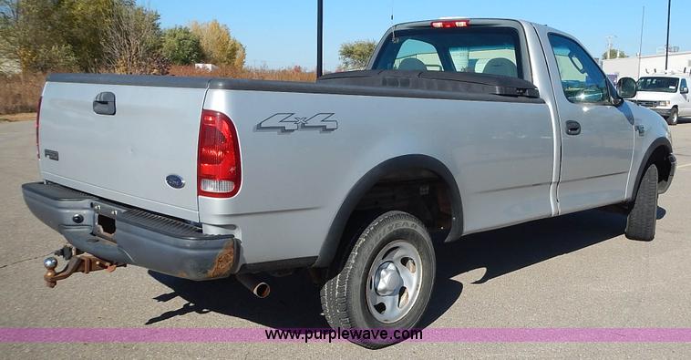 image for item L3538 2003 Ford F150 XL pickup truck