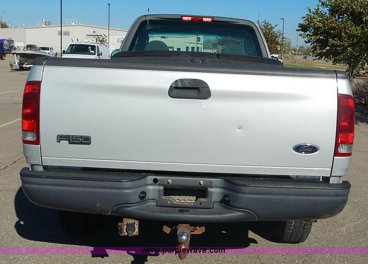 image for item L3538 2003 Ford F150 XL pickup truck