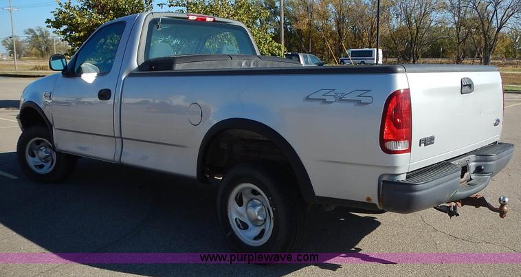 image for item L3538 2003 Ford F150 XL pickup truck