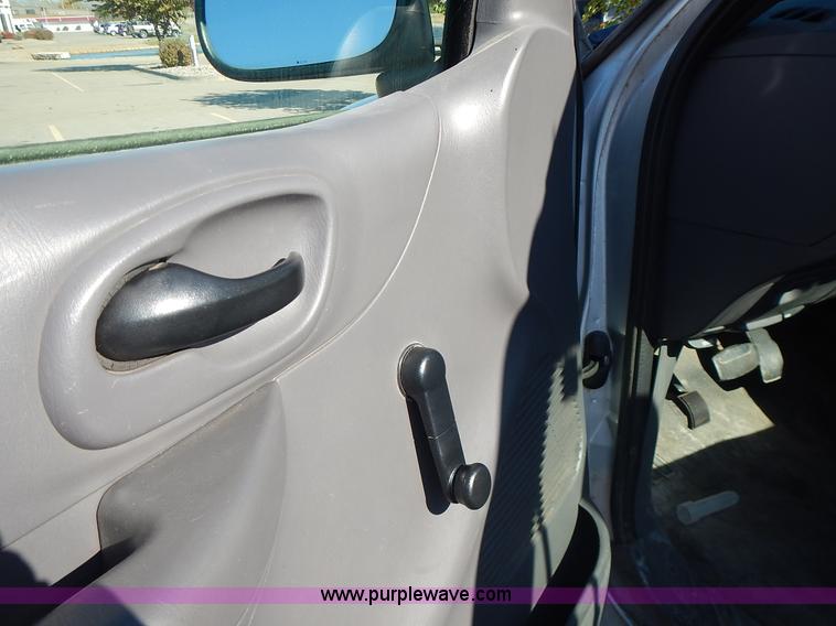 image for item L3538 2003 Ford F150 XL pickup truck